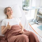 Află tot ce trebuie să știi despre labioplastie: când este recomandată, cum se desfășoară operația, recuperarea, riscurile și rezultatele. Ghid complet realizat de un chirurg plastician.